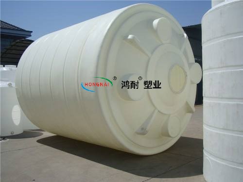PE水塔儲罐質(zhì)量參差不齊，鴻耐塑業(yè)江湖救急