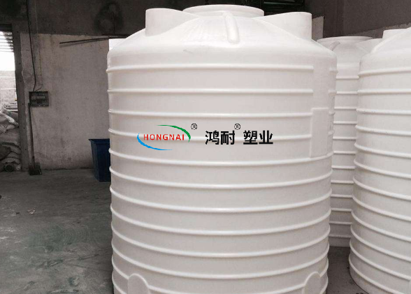 PE塑料水箱有那些特性？可以取代不銹鋼水箱嗎？